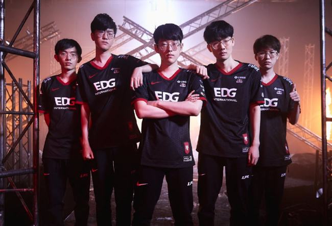 也展示了球 也展示了球